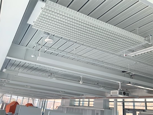 One of the large spacious work areas inside the UIUC Siebel Centre with Frengers X-Wing Radiant Passive Chilled beams installed